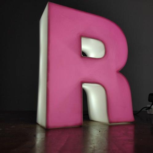 Tafellamp - Letter R - Plastic, Antiek en Kunst, Antiek | Wandborden en Tegels