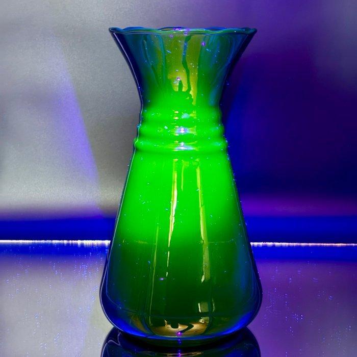 Verreries Edmond Paul & Cie - Vaas - Uraniumglas, Antiek en Kunst, Antiek | Glas en Kristal