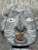Twee geestfiguren met beschermende kracht uit het, Antiek en Kunst