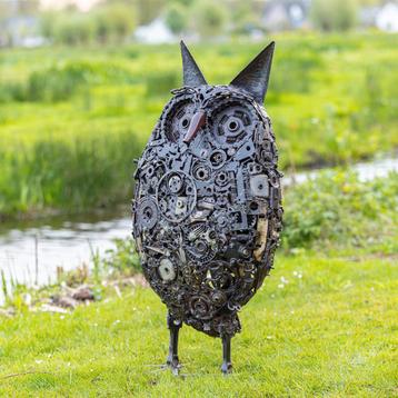 Beeld; Grote uil van onderdelen - Mooievogels beschikbaar voor biedingen