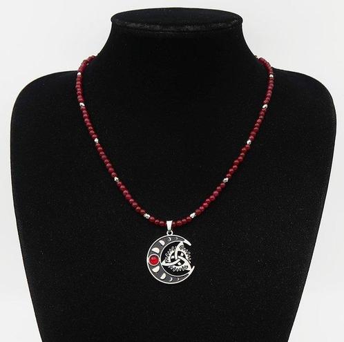 Robijn - Wicca ketting - Maan, zon en triquetra - Harmonieus, Antiek en Kunst, Antiek | Boeken en Bijbels