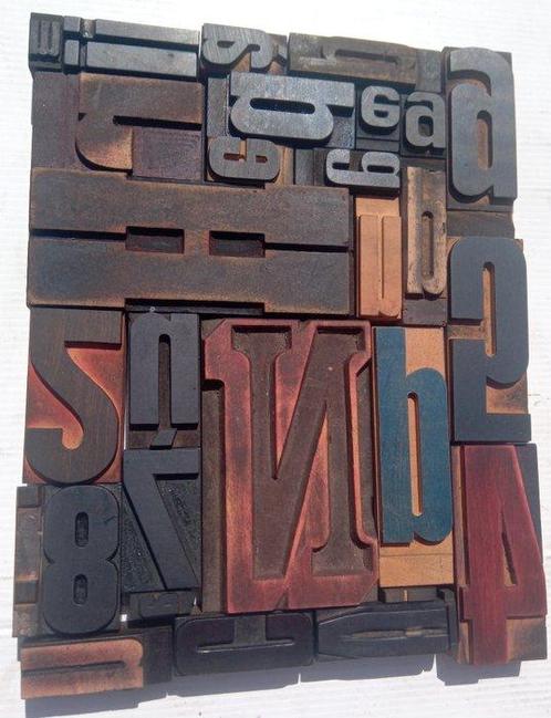 Drukblokken - XL oude typografische letterblokjes - Italië -, Antiek en Kunst, Antiek | Wandborden en Tegels