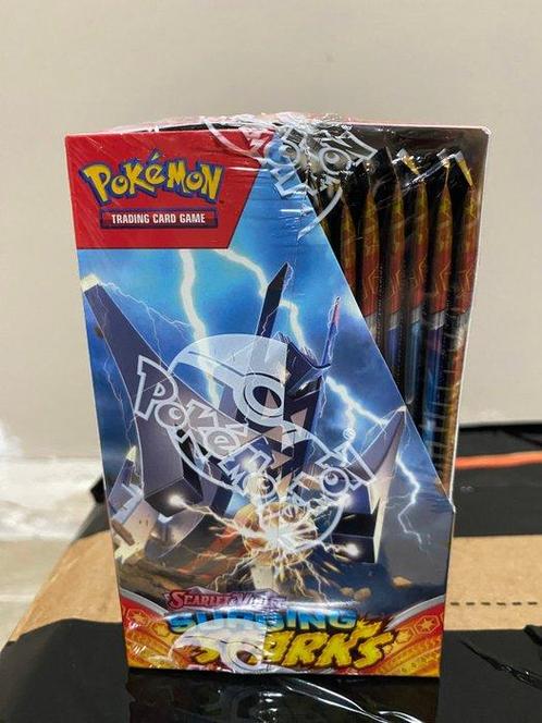 The Pokémon Company Booster box - surging sparks - Pikachu -, Hobby en Vrije tijd, Verzamelkaartspellen | Pokémon