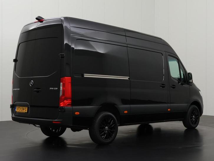 Mercedes Sprinter Bestelbus L2 H2 2023 Diesel Automaat, Auto's, Mercedes-Benz, Dealer onderhouden, Te koop, Zwart, Automaat, Financial lease