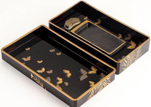 Suzuribako met bloemen- en vlinderdessin - Goud, Hout, Lak,, Antiek en Kunst, Antiek | Overige Antiek