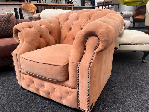 Originele Chesterfield Fauteuil Camel Suede, Huis en Inrichting, Fauteuils, Zo goed als nieuw, Leer, Ophalen