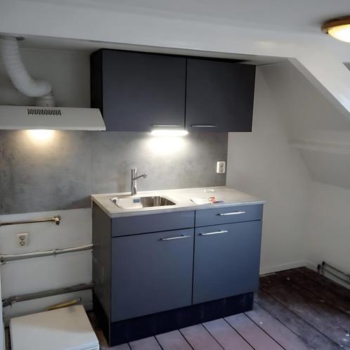 Gestoffeerde Kamer met Eigen Keukenblok gevonden in Leeuward, Huizen en Kamers, Kamers te huur, 20 tot 35 m², Leeuwarden