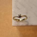 Gouden v-vorm ring met zirconia, Gebruikt, Overige kleuren, Ophalen of Verzenden, 17 tot 18