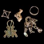 Viking Groep bronzen artefacten - Broches, hangers en ringen