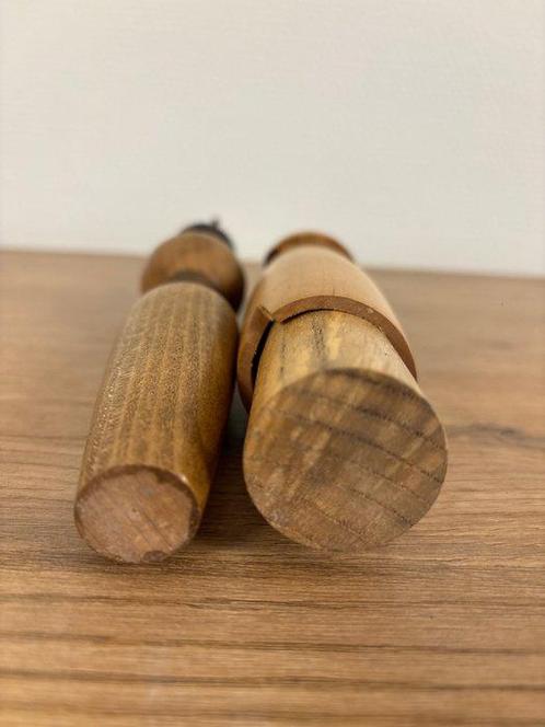 Set van twee Kokeshi-poppen door Shido Shozan (1932-1995) -, Antiek en Kunst, Kunst | Designobjecten
