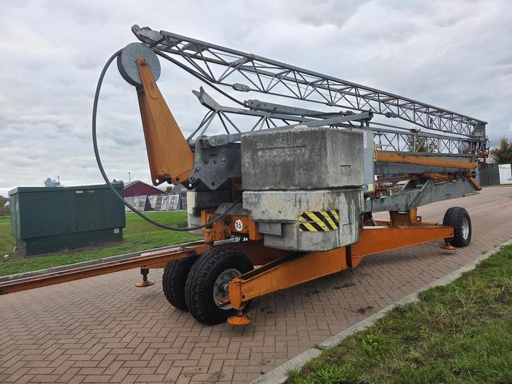 Cattaneo CM71 - 24 meter bouwkraan, Zakelijke goederen, Machines en Bouw | Kranen en Graafmachines, Hijswerktuig
