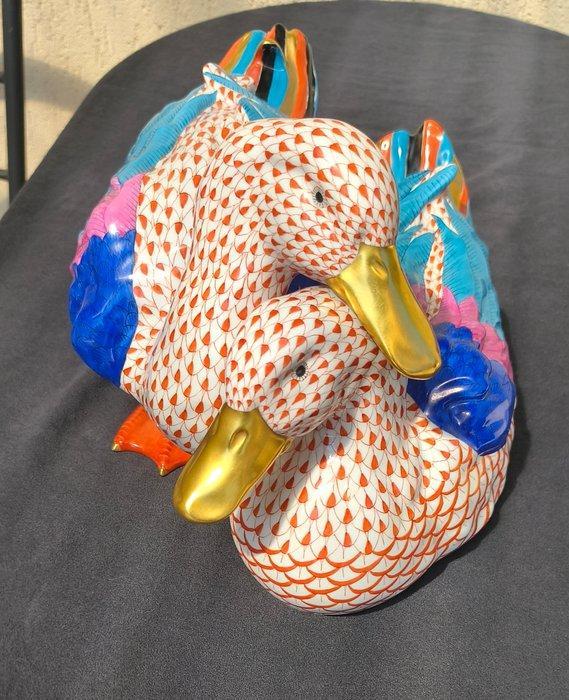 Herend - Beeldje - Large pair of Ducks Fishnet pattern -, Antiek en Kunst, Antiek | Glas en Kristal
