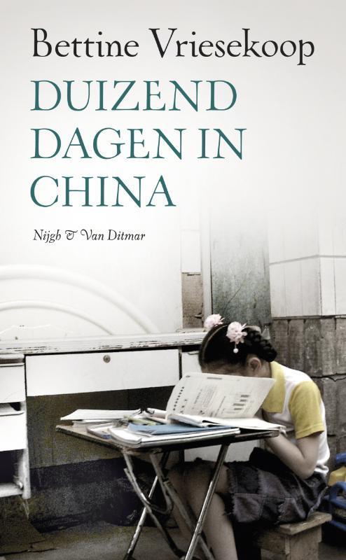 Duizend dagen in China 9789038893983 Bettine Vriesekoop, Boeken, Romans, Zo goed als nieuw, Verzenden