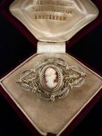 Antieke zilveren filigraan broche met handgecarveerde, Antiek en Kunst