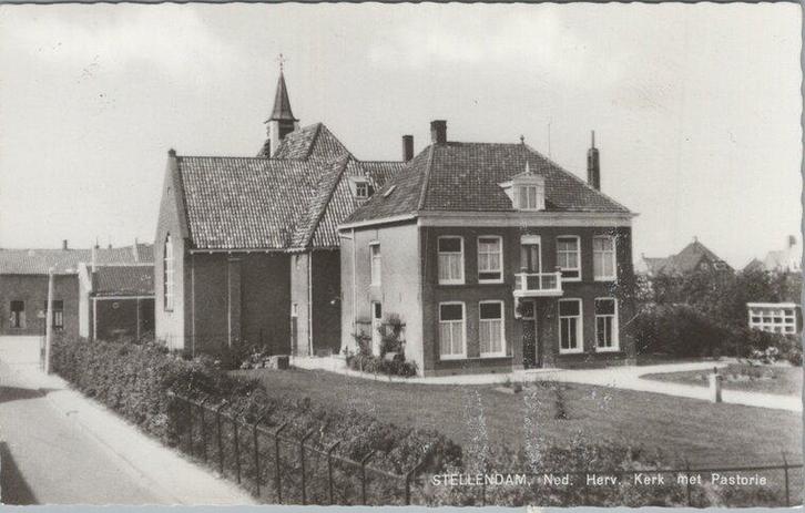 STELLENDAM - Ned. Herv. Kerk met Pastorie, Verzamelen, Ansichtkaarten | Nederland, Verzenden
