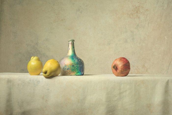 Ursula van de Bunte - Bottle & Fruit, Antiek en Kunst, Kunst | Designobjecten