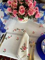 Tafelkleed uit midden 20e eeuw met 16 servetten. - Textiel -
