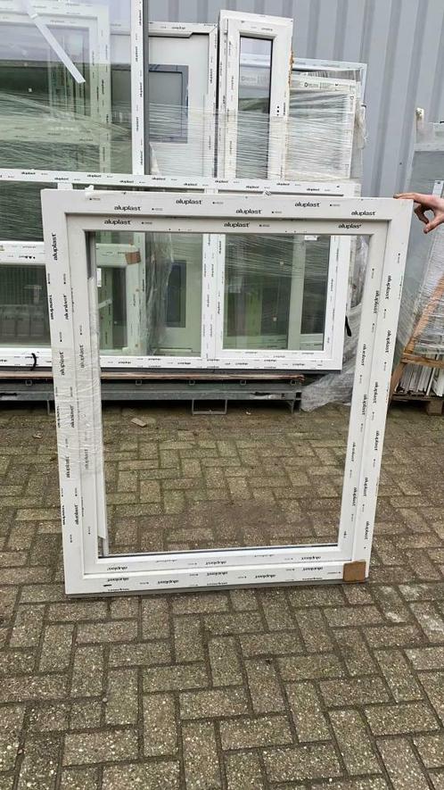 Raamkozijn kunststof kozijnen gebruikt met glas outlet, Doe-het-zelf en Verbouw, Kozijnen en Schuifpuien, Raamkozijn, Nieuw, Inclusief glas