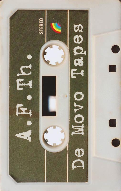 De Movo Tapes / Rainbow pocketboeken / 877 9789041707079, Boeken, Romans, Gelezen, Verzenden