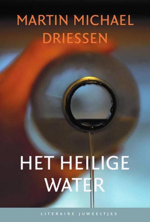 Het heilige water / Literaire Juweeltjes 9789085166542, Boeken, Romans, Zo goed als nieuw, Verzenden