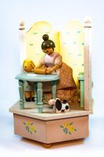 Sankyo speeldoos met beweging automaat automaton vrouw in de