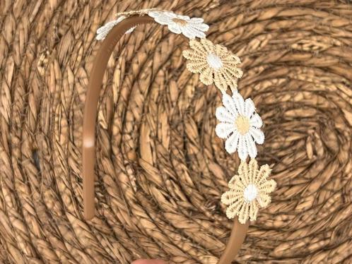Diadeem - haarband - madeliefjes taupe/wit - bloemen - bloem, Sieraden, Tassen en Uiterlijk, Uiterlijk | Haarverzorging, Nieuw