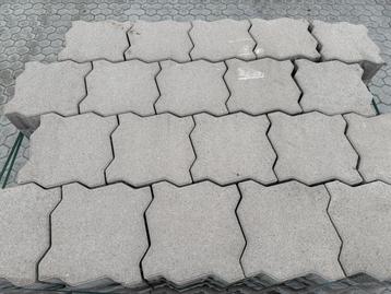 Veiling - 113 M2 Betonsteen Bruin Met Facet 22,5x22,5x8 Cm beschikbaar voor biedingen