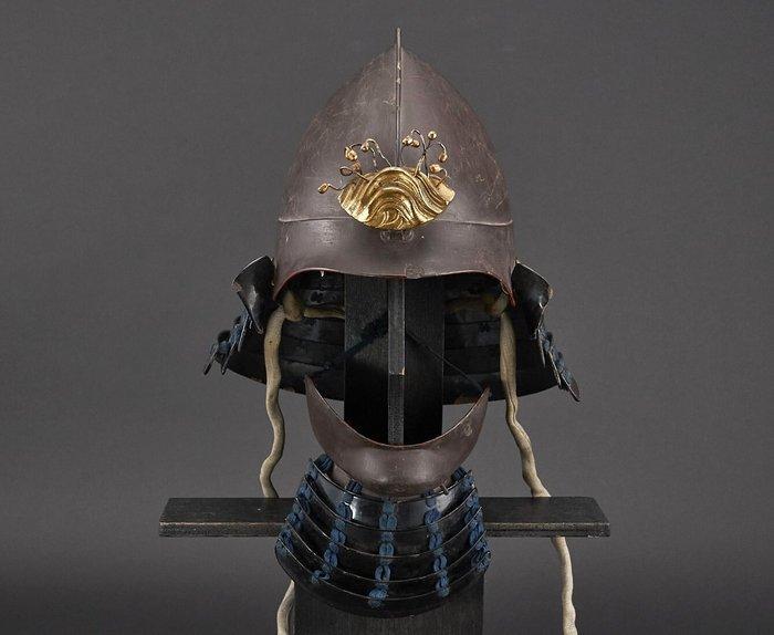 Kabuto - Japan - Samurai Pantser Helm – Momonari Kabuto met, Antiek en Kunst, Antiek | Overige Antiek