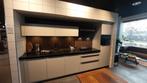 Showroomkeuken Kiezelgrijs met houtenachterwand, Nieuw, Grijs, Enkelwandige keuken, Ophalen