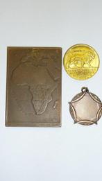 Belgisch-Congo. 1909, 1935 3 oude medailles : 1. hulde Prins, Postzegels en Munten