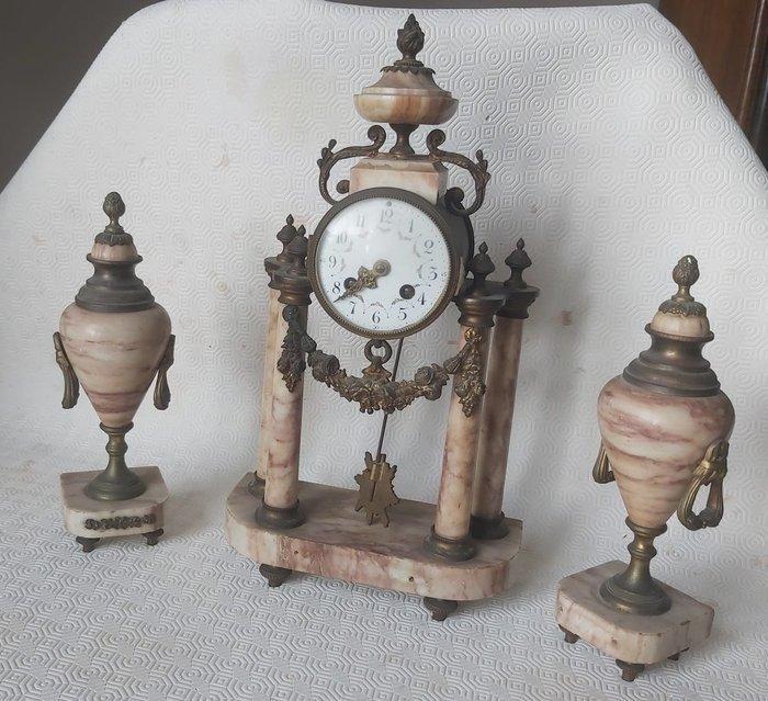 Klok en garnituur set (3) - Antiek - Verguld brons -, Antiek en Kunst, Antiek | Klokken