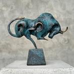 sculptuur, NO RESERVE PRICE - Cubist Bull on Stand - 22 cm -