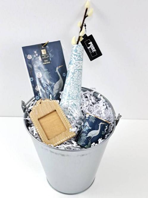 Miss Bucket -  Fleurig blauw, Hobby en Vrije tijd, Feestartikelen, Nieuw, Verzenden