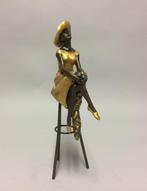 Beeld, Vrouw in de zon - 28 cm - Brons