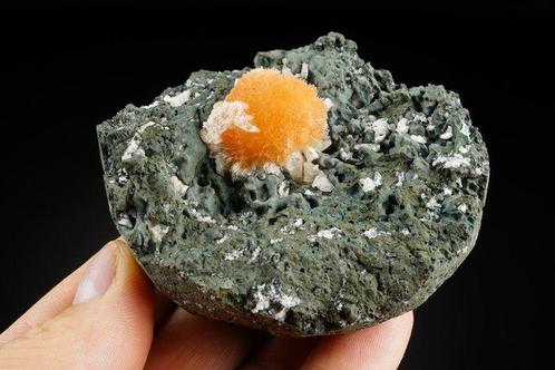 BIG MESOLITE op THOMSONITE botryoïdale formatie op matrix, Verzamelen, Mineralen en Fossielen