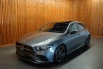 NR.032 Mercedes A180 BUSINESS SOLUTION AMG AUTOMAAT/ PANODAK, Auto's, Dealer onderhouden, Gebruikt, Met garantie (alle), Zilver of Grijs