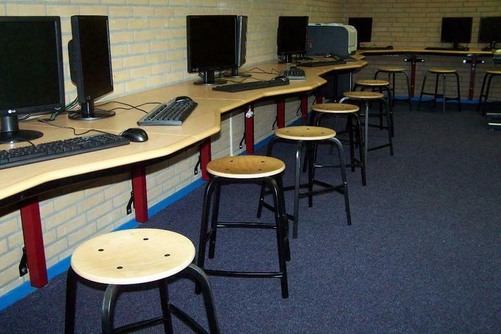 Computerwerkplekken voor scholen, Diversen, Schoolbenodigdheden, Zo goed als nieuw, Verzenden