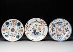 SET VAN 3 CHINESE IMARI BORDEN, KANGXI PERIODE, GEEN