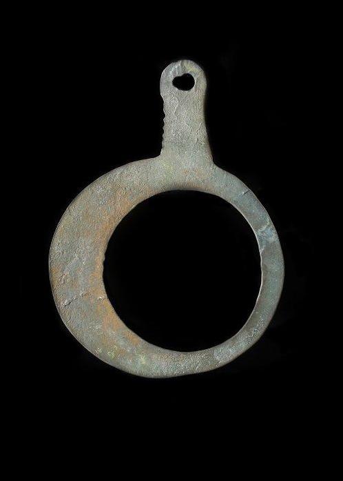 Europese Bronstijd Brons Ringvormige hanger (Zonder, Antiek en Kunst, Antiek | Overige Antiek