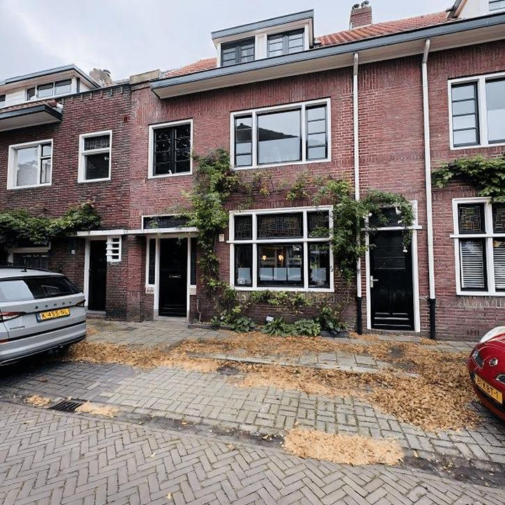 Tussenwoning met tuin en gemeubileerd, Huizen en Kamers, Huizen te koop