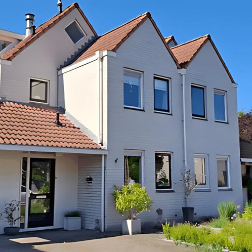 Ruime eengezinswoning met 3 slaapkamers en exclusi..., Huizen en Kamers, Kamers te huur, 50 m² of meer, Deventer