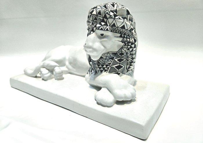 Meissen, Hugo Boss - Maximilian Hagstotz - sculptuur, Lion -, Antiek en Kunst, Antiek | Glas en Kristal