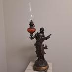 August Moreau(1834-1917) - Olielamp - Mandolinespeelster met