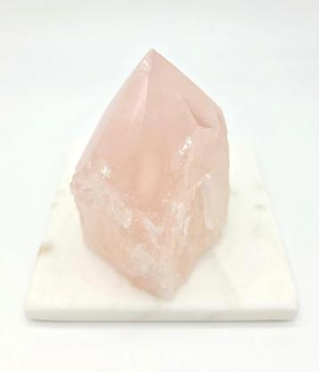 Rozekwarts Punt (deels ruw, deels punt) zie filmpje beschikbaar voor biedingen