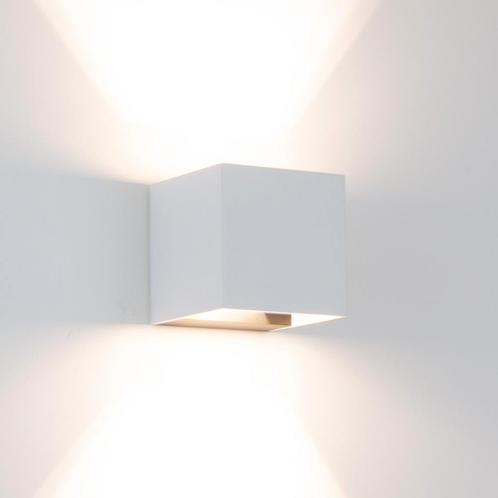 Reach Up&amp;Down Muurlamp Wit kubus met LED Binnenverlichti, Huis en Inrichting, Lampen | Spots, Nieuw, Metaal of Aluminium, Plafondspot of Wandspot