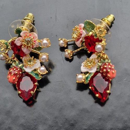 Les Néréides Wild Strawberry kristal - Oorbellen, Antiek en Kunst, Curiosa en Brocante