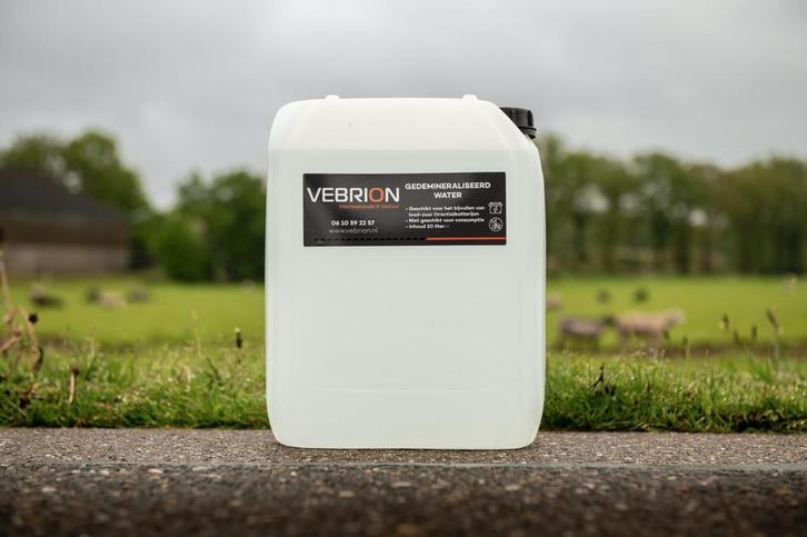 Jerrycan Gedemineraliseerd Water 20L, Zakelijke goederen, Machines en Bouw | Heftrucks en Intern transport, Ophalen of Verzenden