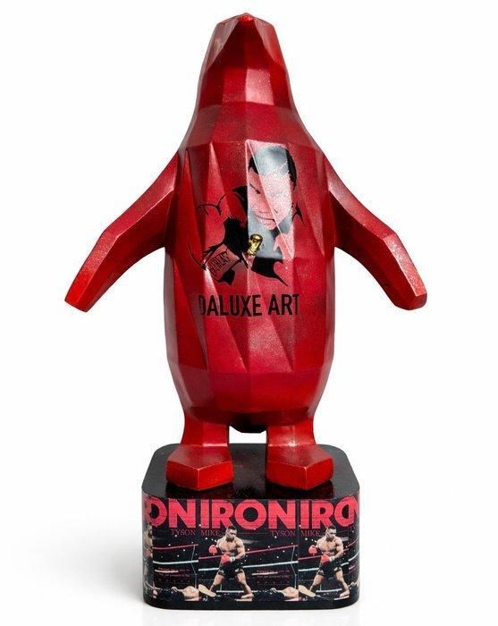 Daluxe Art - 1999 • Mike Tyson Penguin Display XL (70cm), Antiek en Kunst, Kunst | Designobjecten