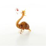 A MURANO STYLE MINIATURE GLASS FIGURINE OF A PELICAN, Verzenden