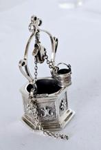 medusa oro - Miniatuur beeldje - Waterput met emmer - .925, Antiek en Kunst